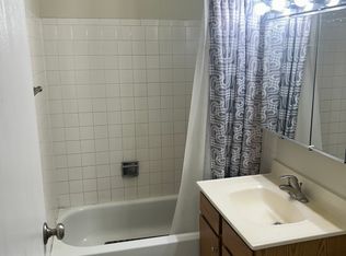 330 Shorewood Dr APT 3B, Glendale Heights, IL