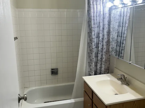 330 Shorewood Dr APT 3B, Glendale Heights, IL 60139