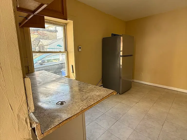 327 Danforth Ave #5C — Photo 2