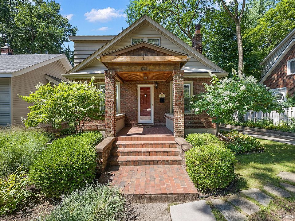 1st image of 821 Hilldale Dr