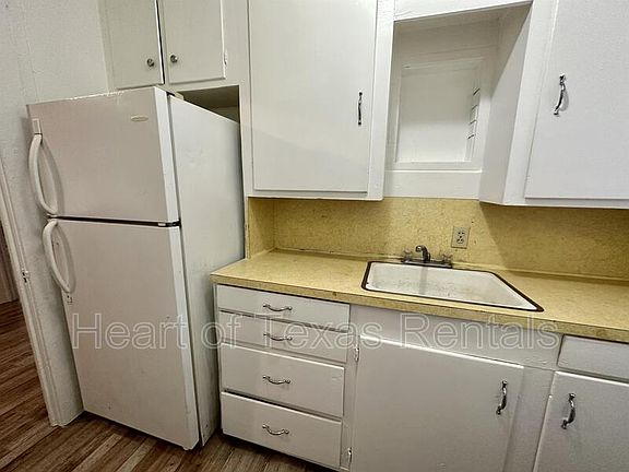 5th image of 903 W 5th St #B