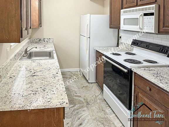 3rd image of 2901 Helena Ave APT 601