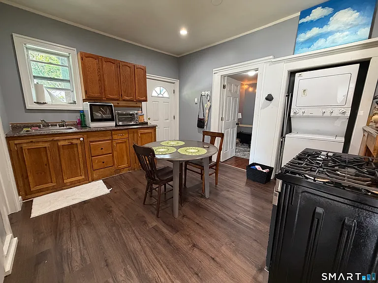 19 Center St #1R — Photo 2