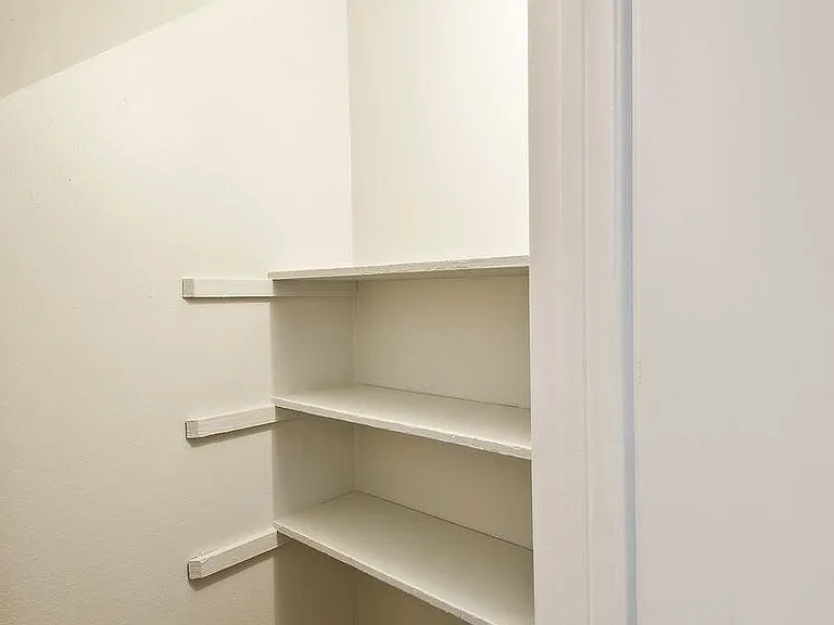 Fisher Court Apartments — Photo 10