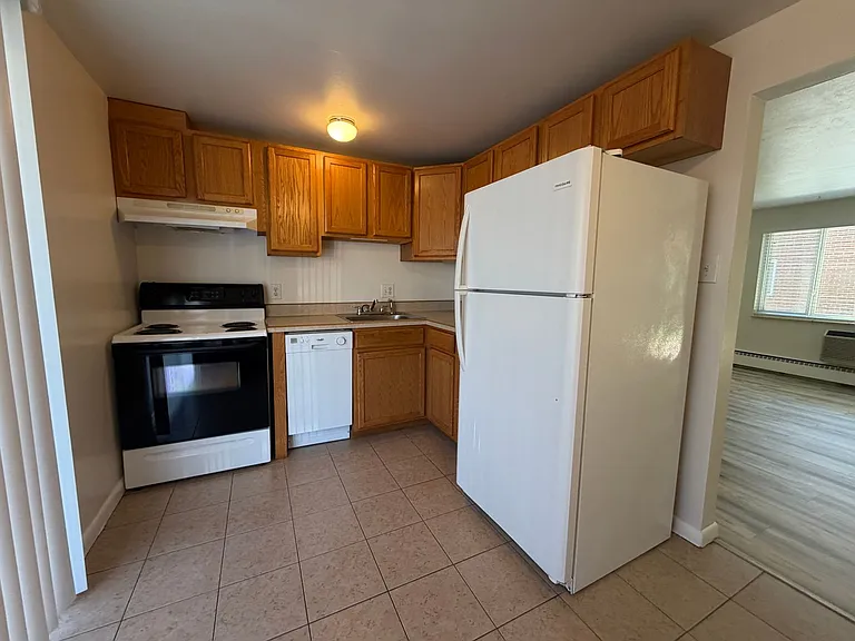 715 Moore St — Photo 6