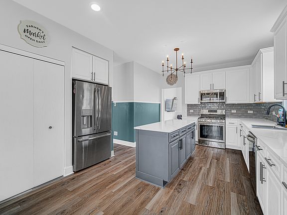 3rd image of 441 N Crooked Lake Ln