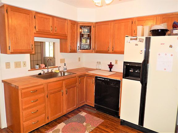 3rd image of 173 Saint George Dr