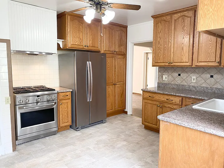 128 Poplar Ave — Photo 9