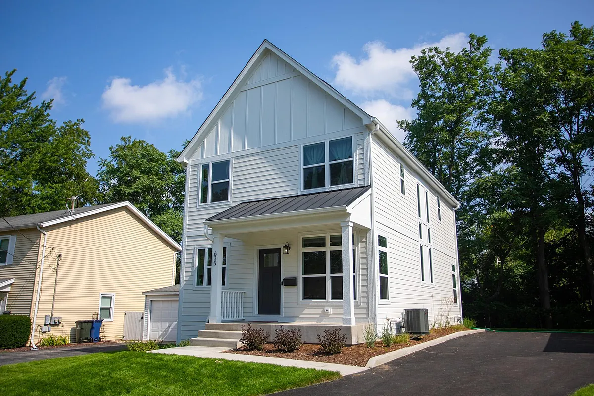 Building Photo - 635 E 4th Ave