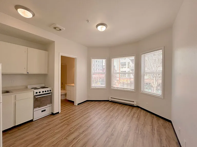 Ludlow Apartments — Photo 21