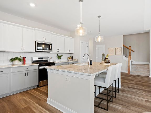 3rd image of 6933 Mercedes Ln