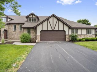 920 Oakwood Ln UNIT C, Brookfield, WI 53045