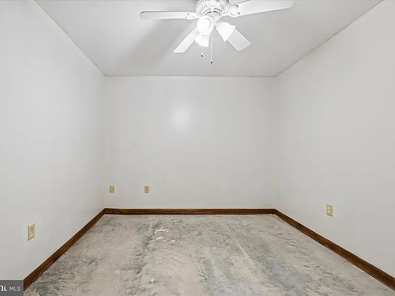 13245 Croom Rd — Photo 50