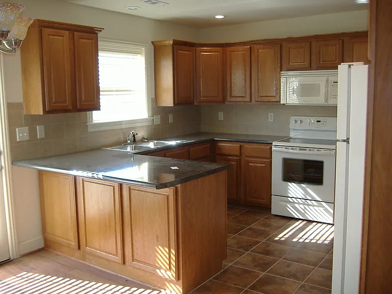 810 Baker St NW — Photo 5