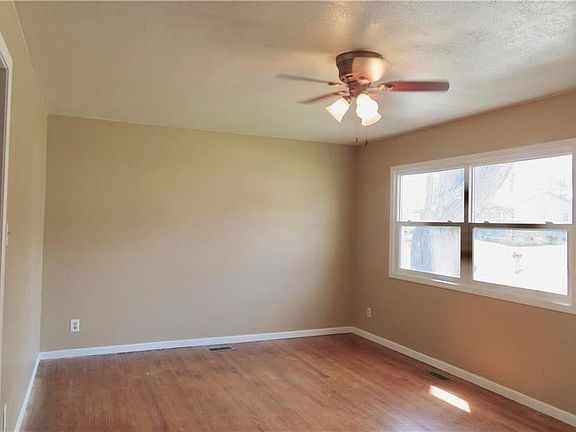 3rd image of 2603 Meadow Trl