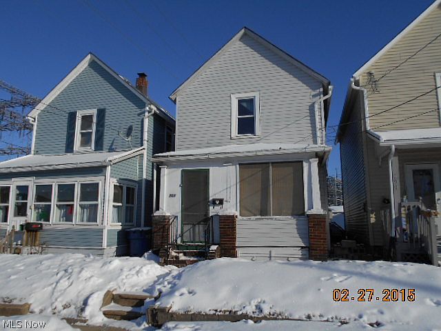 1st image of 701 W Lake Ave