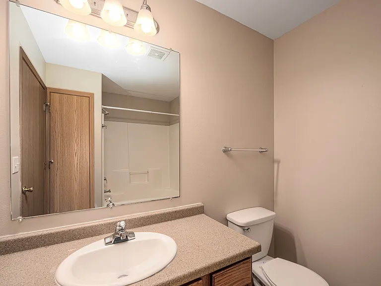 1512 Spruce Dr NE — Photo 6