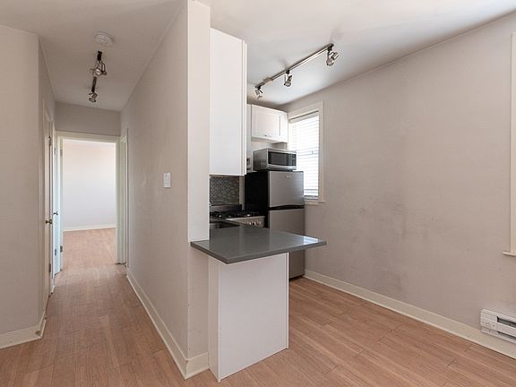 4th image of 511 W Belmont Ave #74