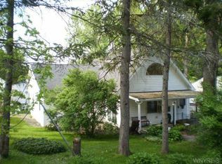 90 Old Orchard Dr, Arcade, NY 14009