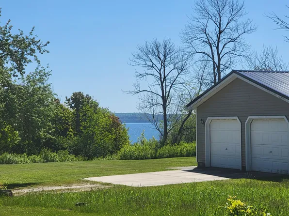 79A Balsam Ave, Saint Ignace, MI 49781