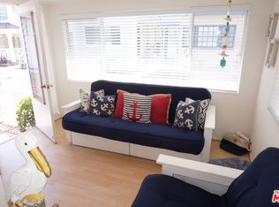 323 Eucalyptus Ave, Avalon, CA 90704