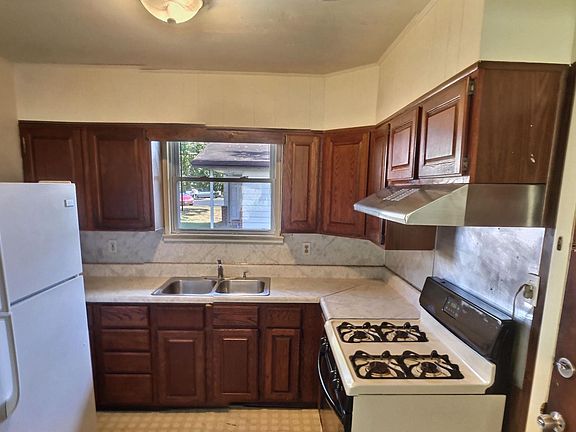 3rd image of 403 Millersville Rd