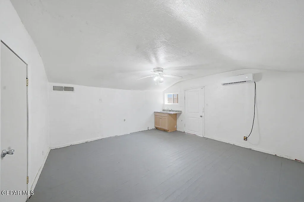 2 bed, 2.0 bath, 453 sqft, $700 — Photo 3