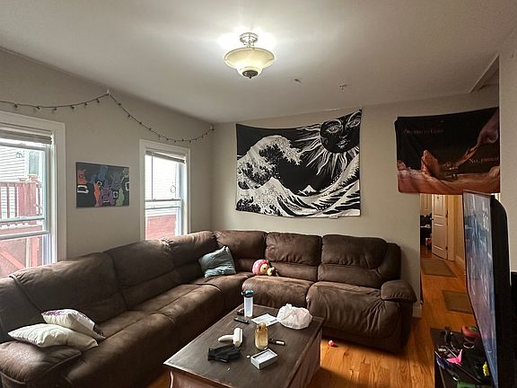 4th image of 171 Walnut St APT 2