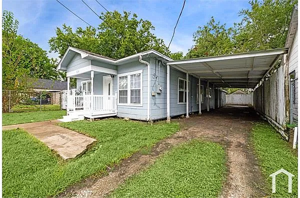 Building Photo - 204 E Homan St