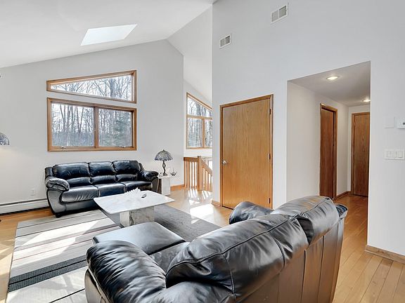 5th image of 215 Eastwood Dr