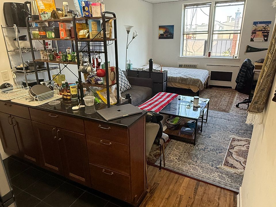 2nd image of 515 E 88th St APT 5A