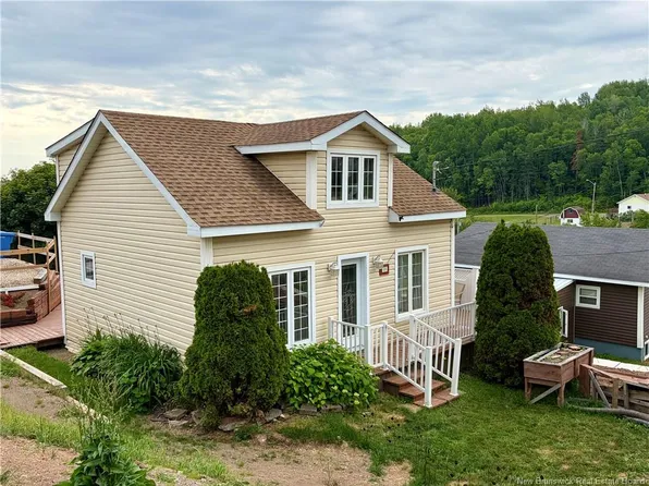 191 Renfrew St, Dalhousie, NB E8C 2J3