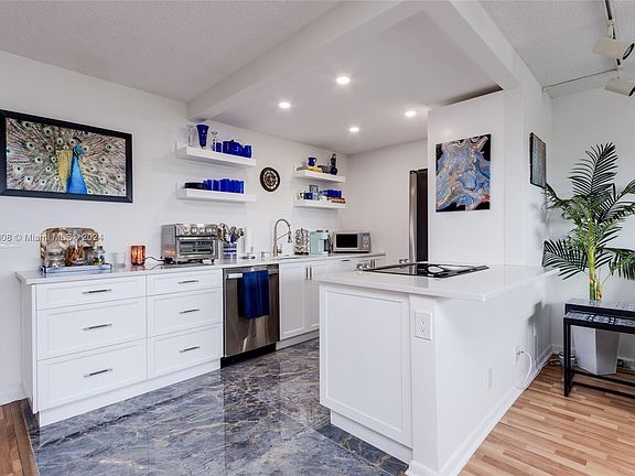 4th image of 2903 Victoria Cir APT E4