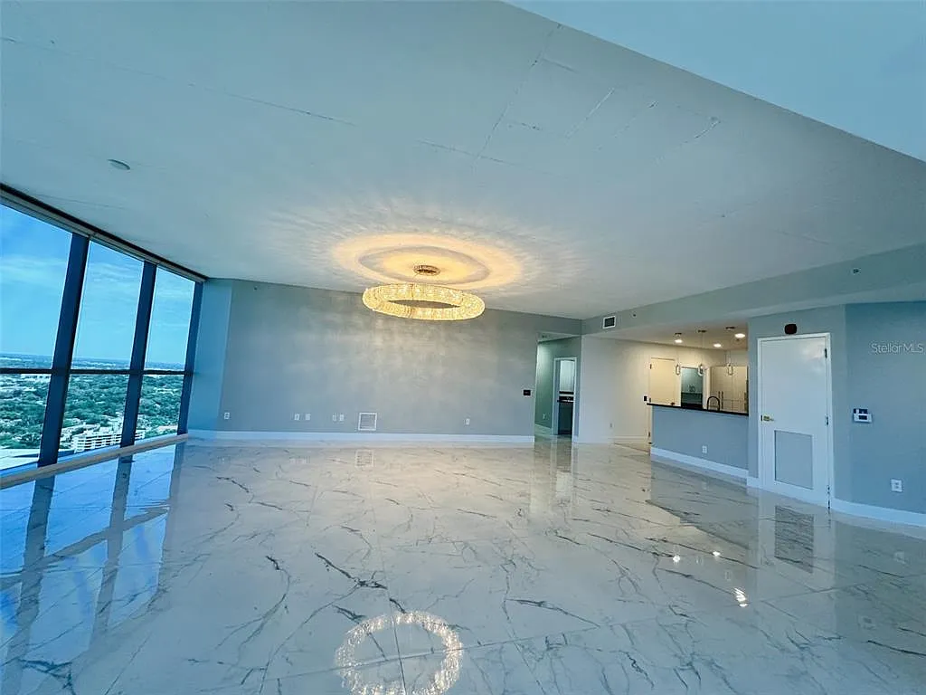 3 bed, 3.5 bath, 2895 sqft, $9,000 — Photo 4