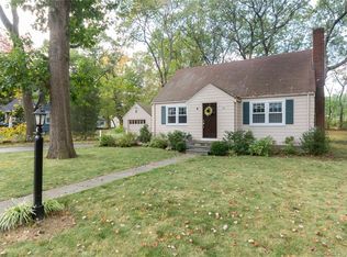 11 Gingerbrook Dr, Trumbull, CT 06611