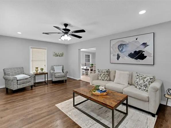 526 Roberts Ave, Irving, TX 75060