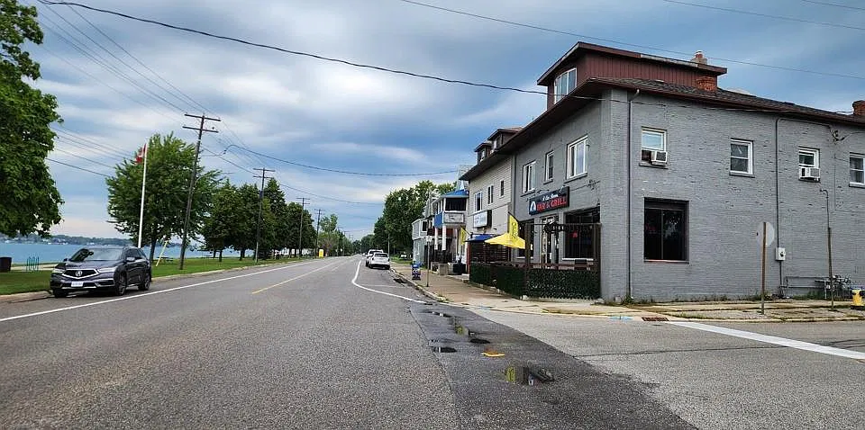 1548 Saint Clair Pkwy