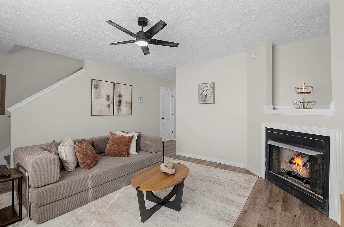 3 bed, 1206 sqft, $2,100 — Photo 4