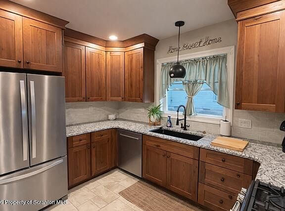 4th image of 617 Morgan St