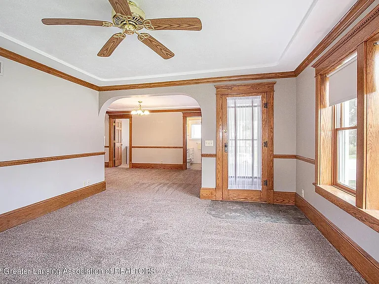 602 S Lansing St — Photo 1