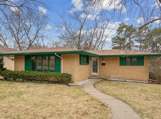 7422 Oak Brook Dr, Urbandale, IA 50322