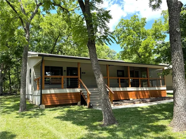 105 Timber Valley Dr, Linn Valley, KS 66040