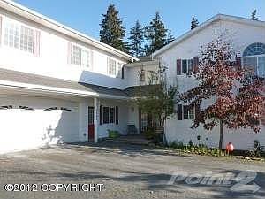 Lovely Large Family Home w/2BD apt