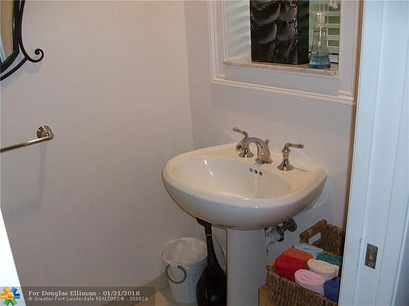 5th image of 2625 14th Ave #103