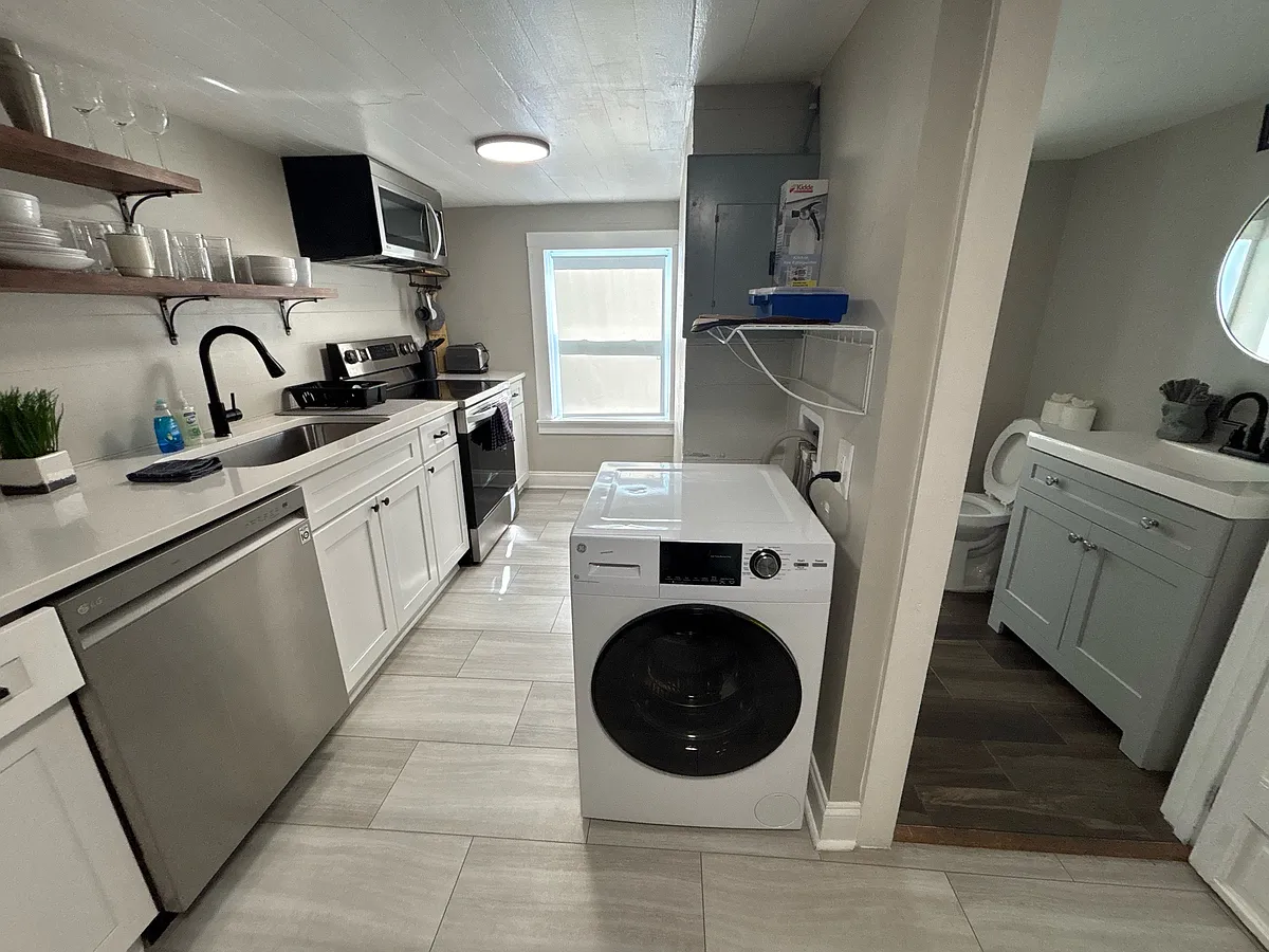 Building Photo - 804 Holloway St #2