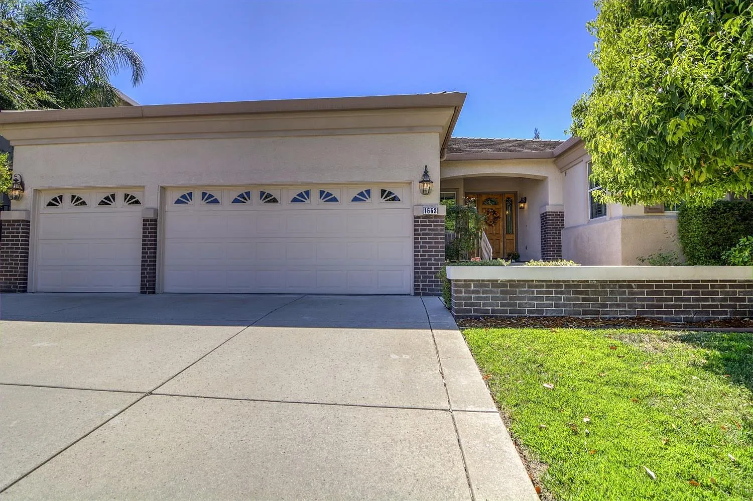 1663 Renpoint Way photo 1