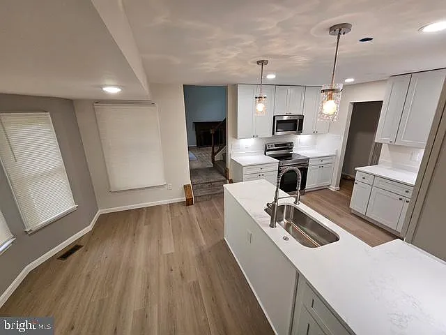 4 bed, 4.0 bath, 3254 sqft, $4,200 — Photo 4
