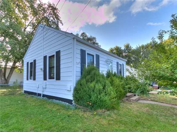 2537 E 41st Ct, Des Moines, IA 50317