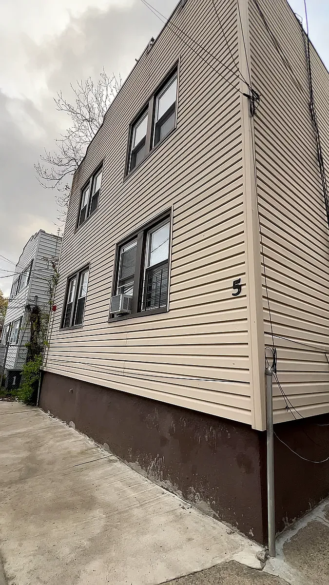 Building Photo - 5 Timothy St #4