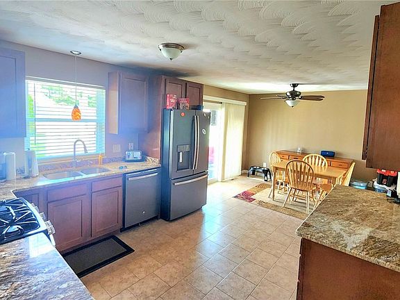 5th image of 1322 Pheasant Ct